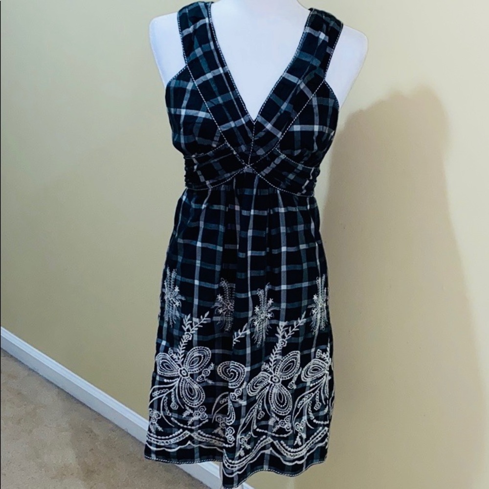 Studio M dress with embroidered design size Small